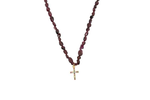 Collar de piedras ovaladas con Cruz de Circonitas. Color granate