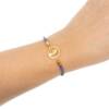 Pulsera ajustable bicolor. Virgen María. Detalle